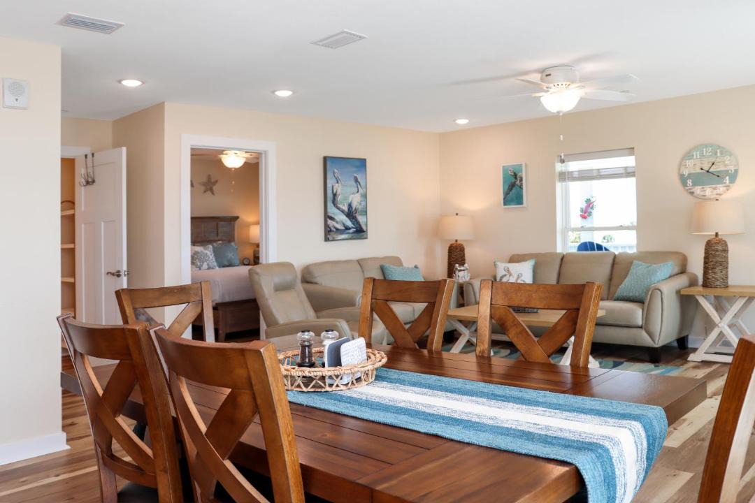 Photo of Livingroom in Mexico Beach