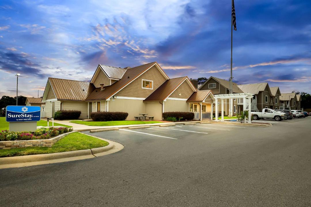 Photo of Buildings in Ferry Pass