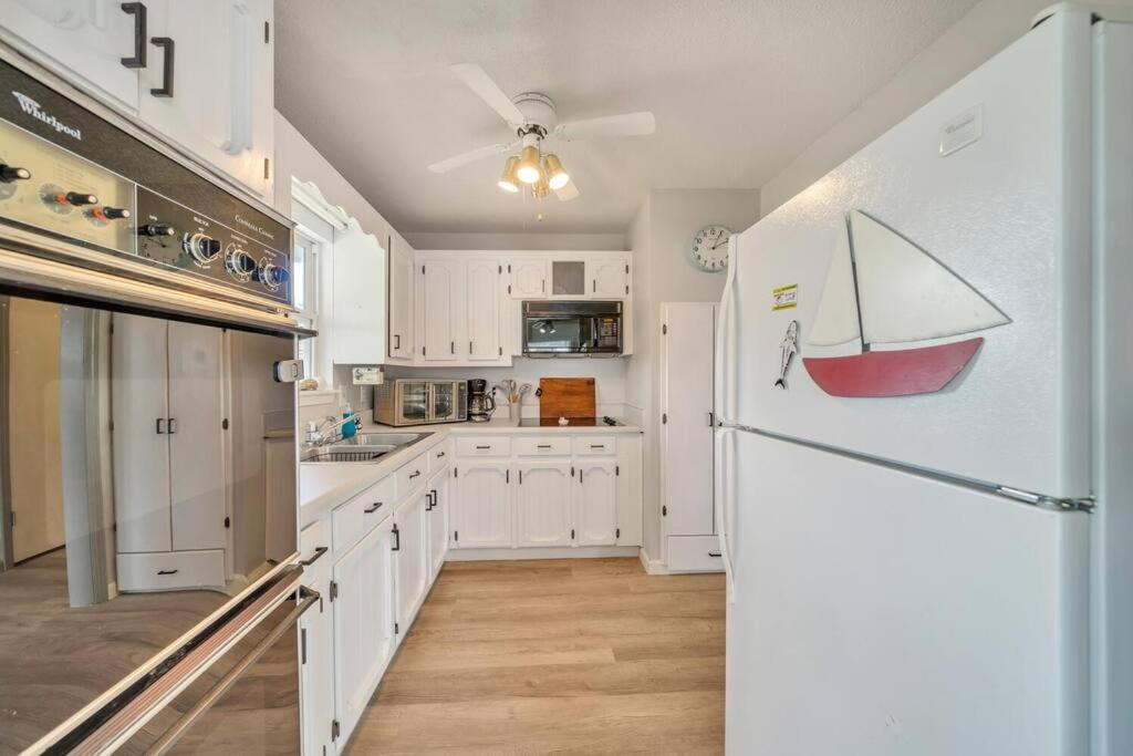 Photo of Kitchen in Laguna Beach Estates