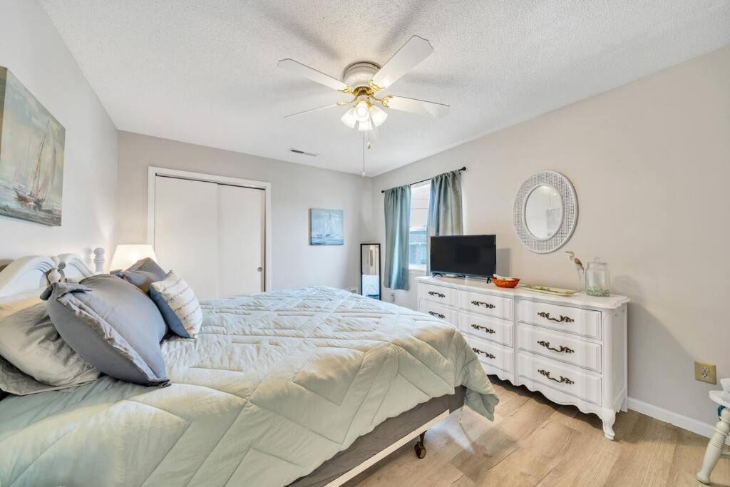 Photo of Bedroom in Laguna Beach Estates
