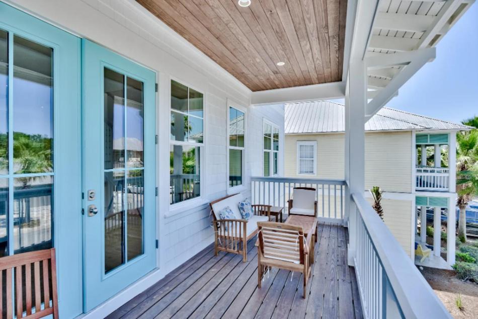 Photo of Patio Balcony in Emerald Waters Village