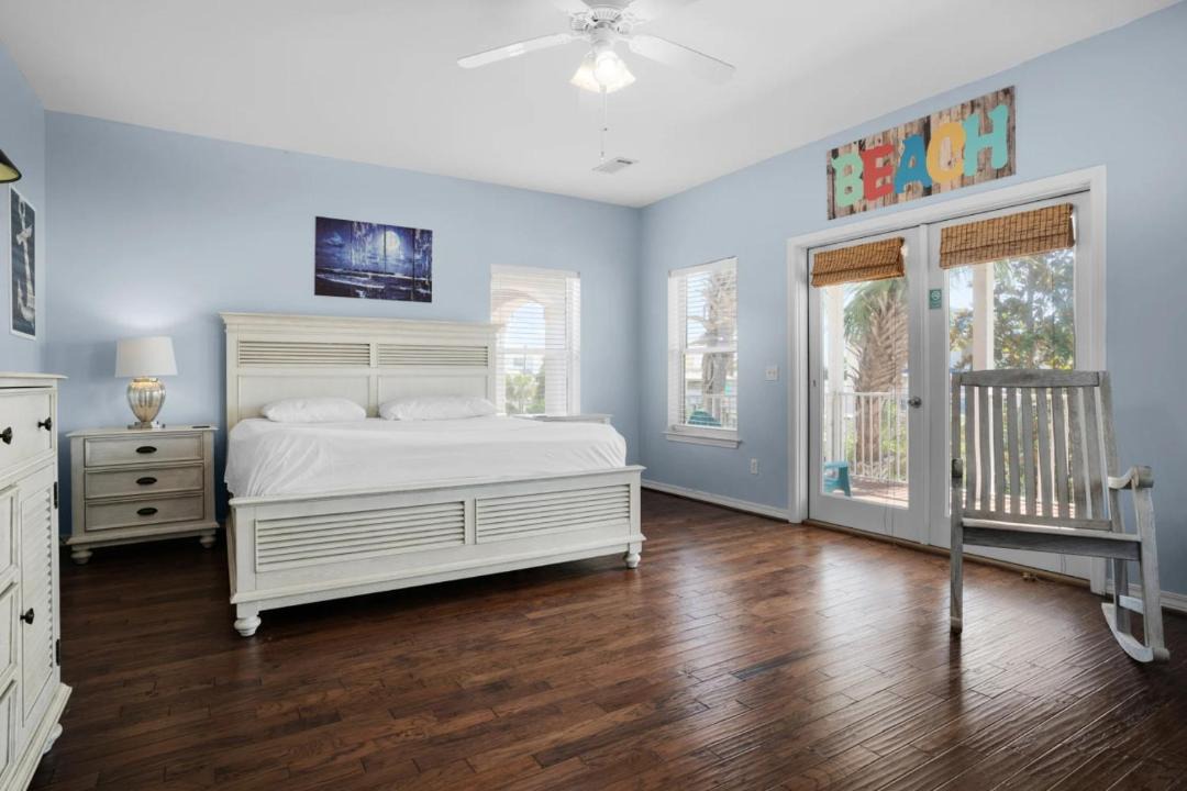 Photo of Bedroom in Crystal Beach