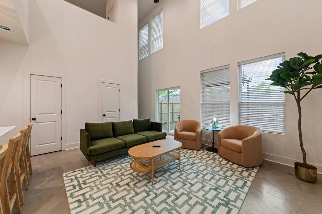 Photo of Livingroom in Lafayette