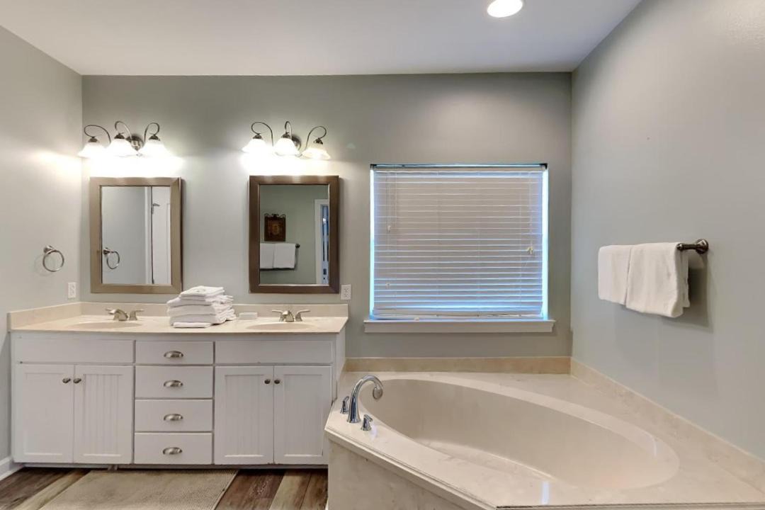 Photo of Bathroom in Emerald Waters Village