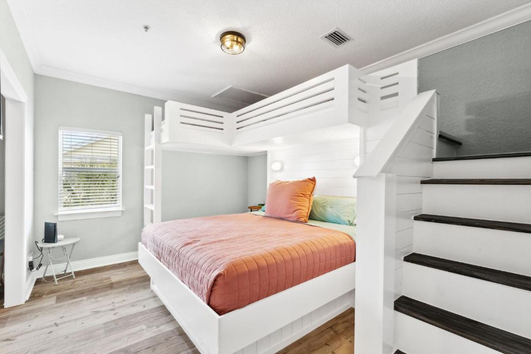 Photo of Bedroom in Gulf Place