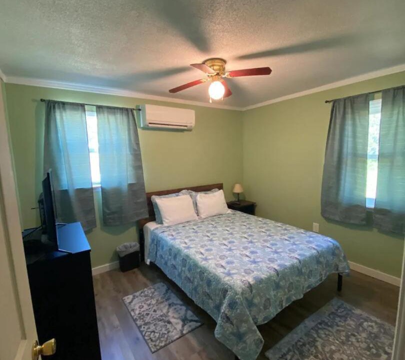 Photo of Bedroom in Eastpoint