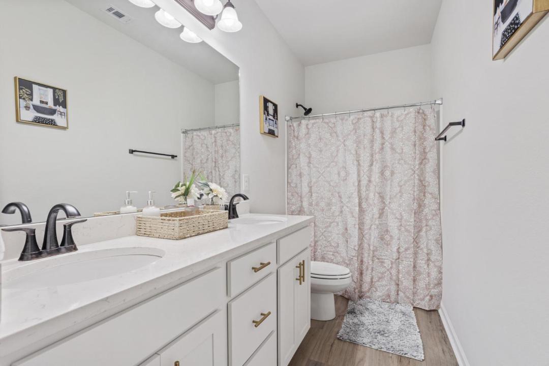 Photo of Bathroom in Highlands - Perkins