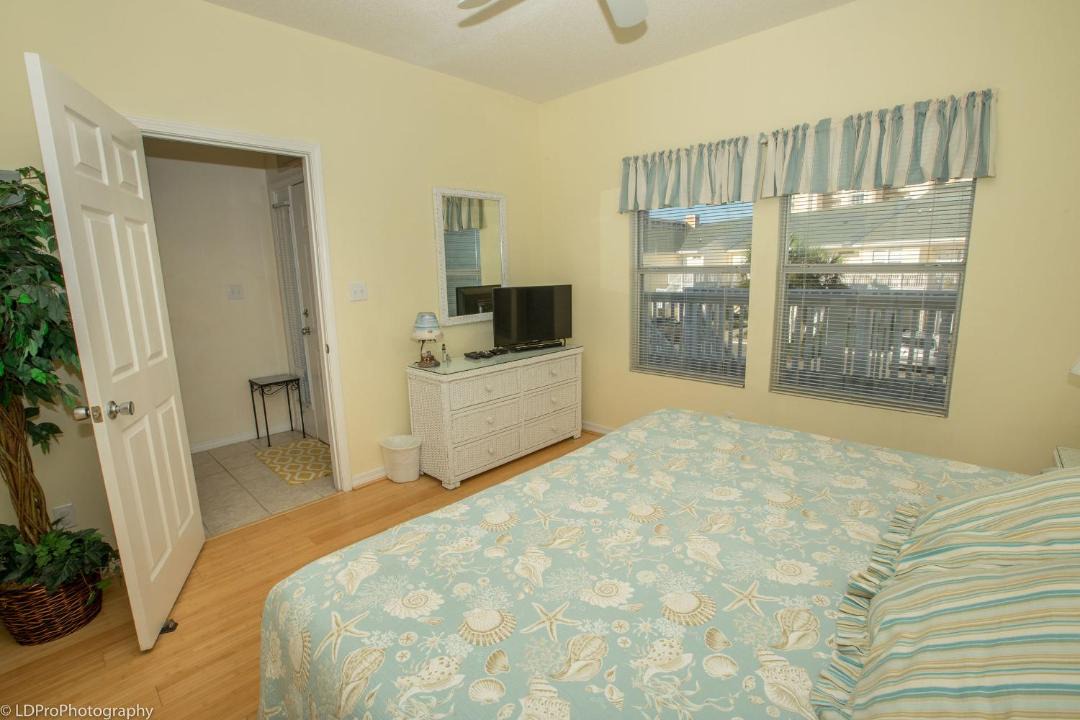 Photo of Bedroom in Holiday Isle
