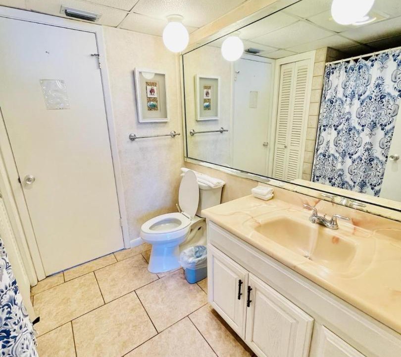 Photo of Bathroom in Holiday Isle