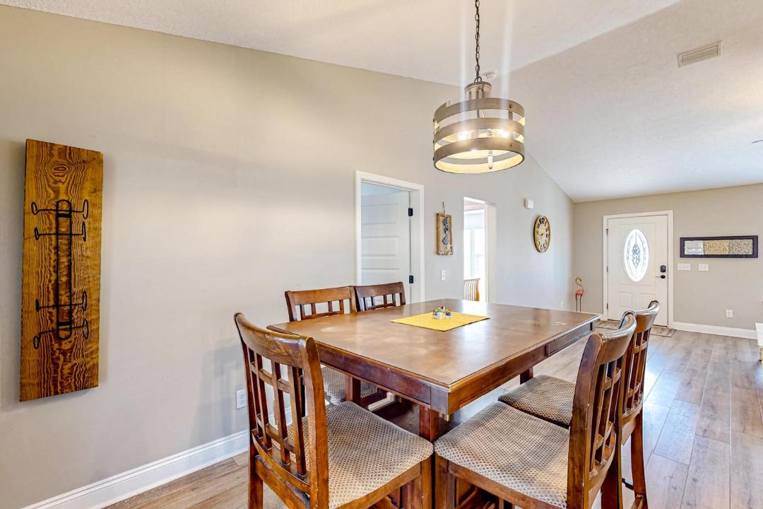 Photo of Livingroom in Pretty Bayou
