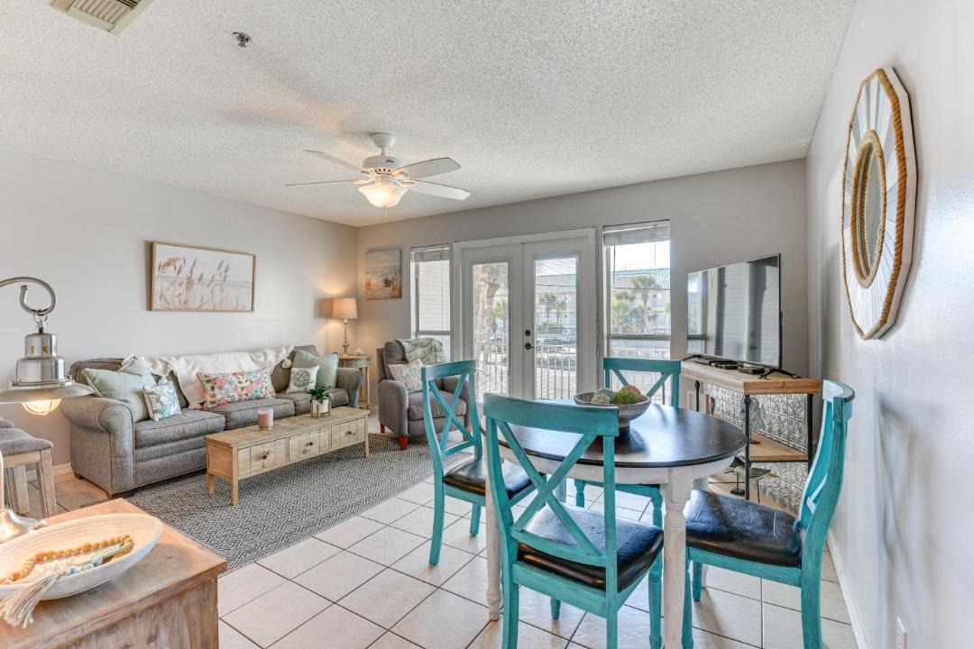 Photo of Livingroom in Crystal Beach