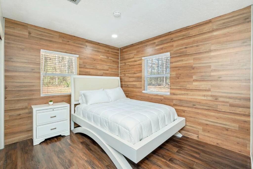 Photo of Bedroom in Holmes County