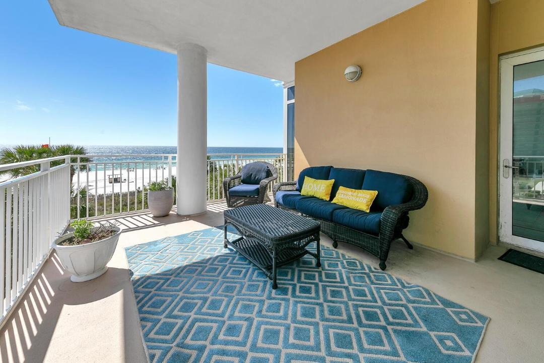 Photo of Patio Balcony in Crescent Beach