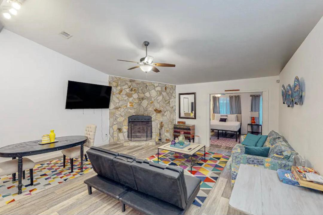 Photo of Livingroom in Thomas Drive