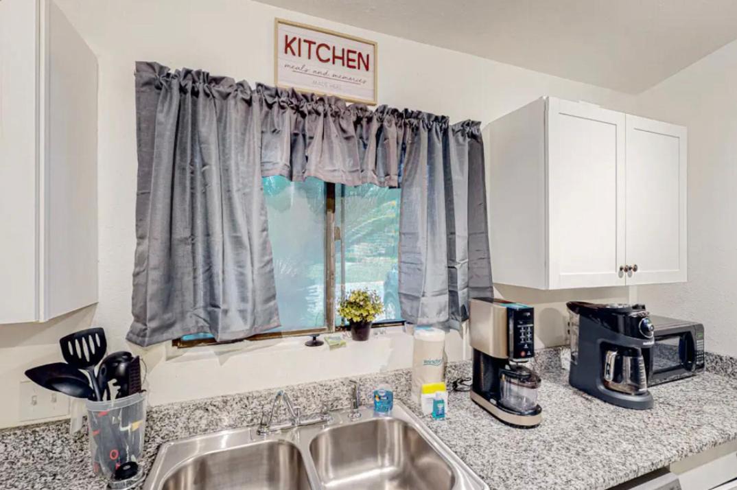 Photo of Livingroom in Thomas Drive