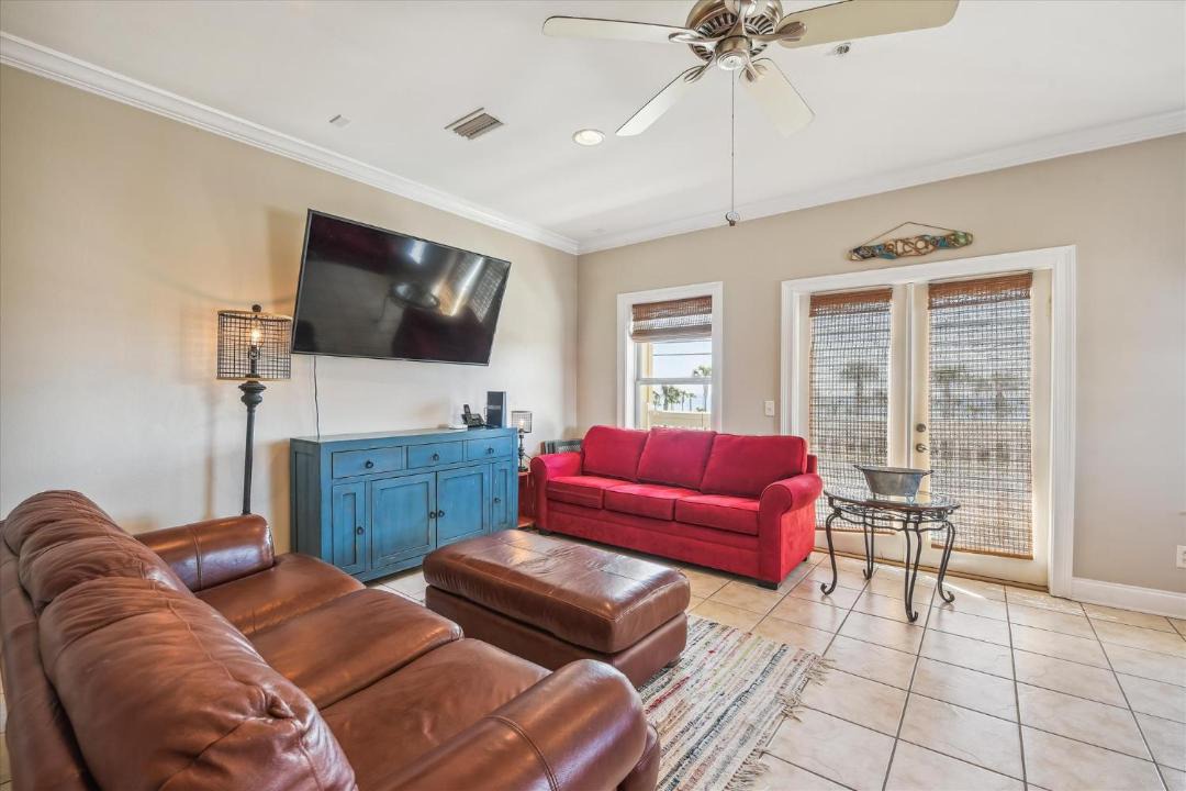 Photo of Livingroom in Bahama Beach