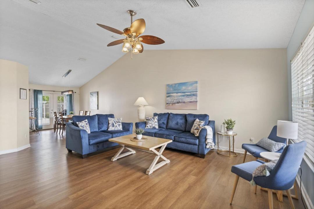 Photo of Livingroom in Lynn Haven
