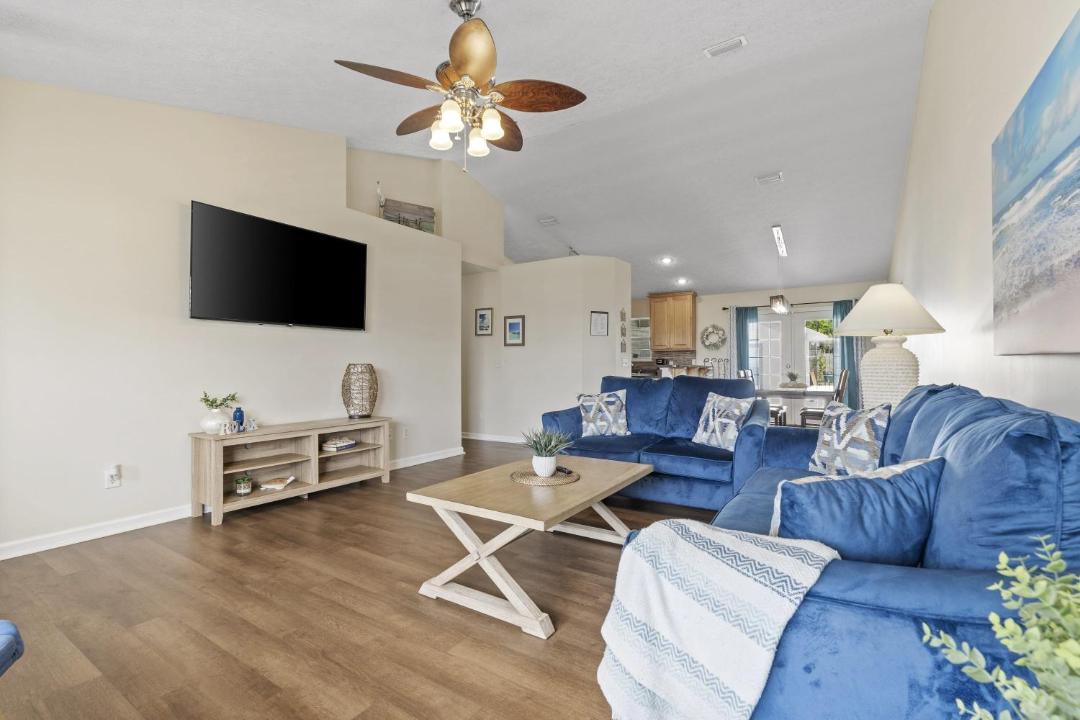 Photo of Livingroom in Lynn Haven