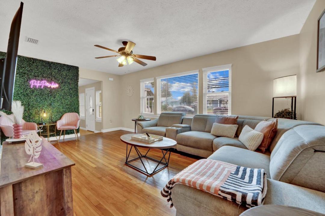 Photo of Livingroom in Lynn Haven