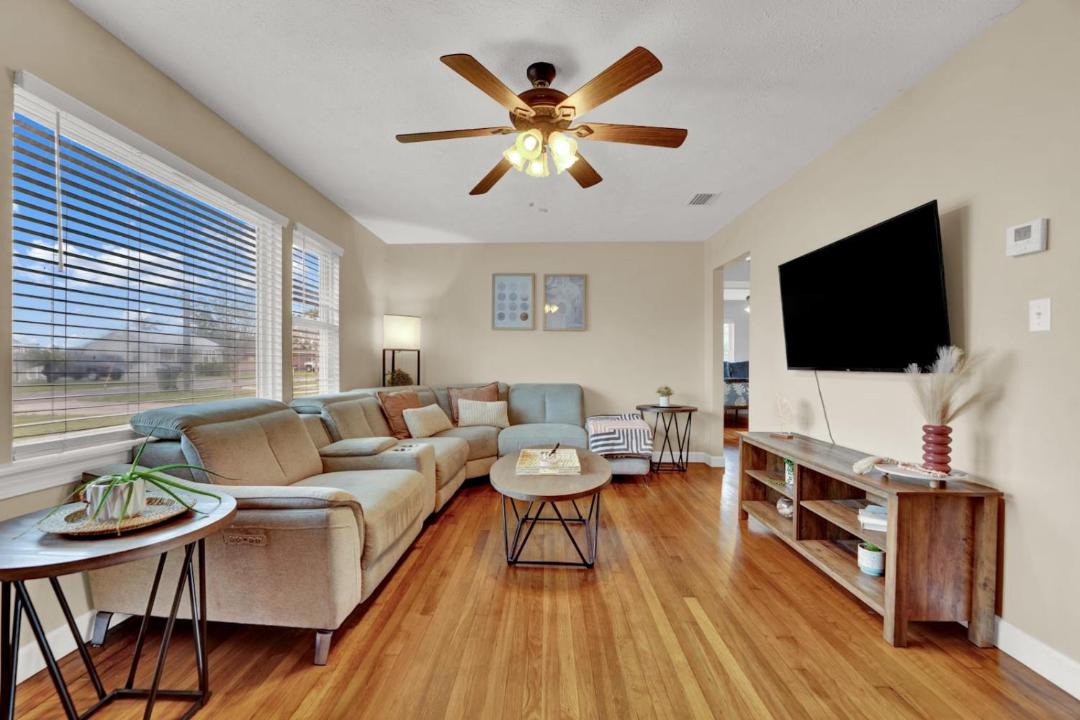 Photo of Livingroom in Lynn Haven