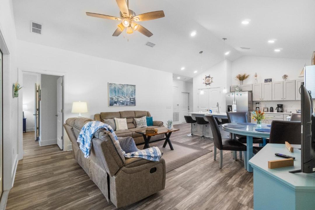 Photo of Livingroom in Ono Island