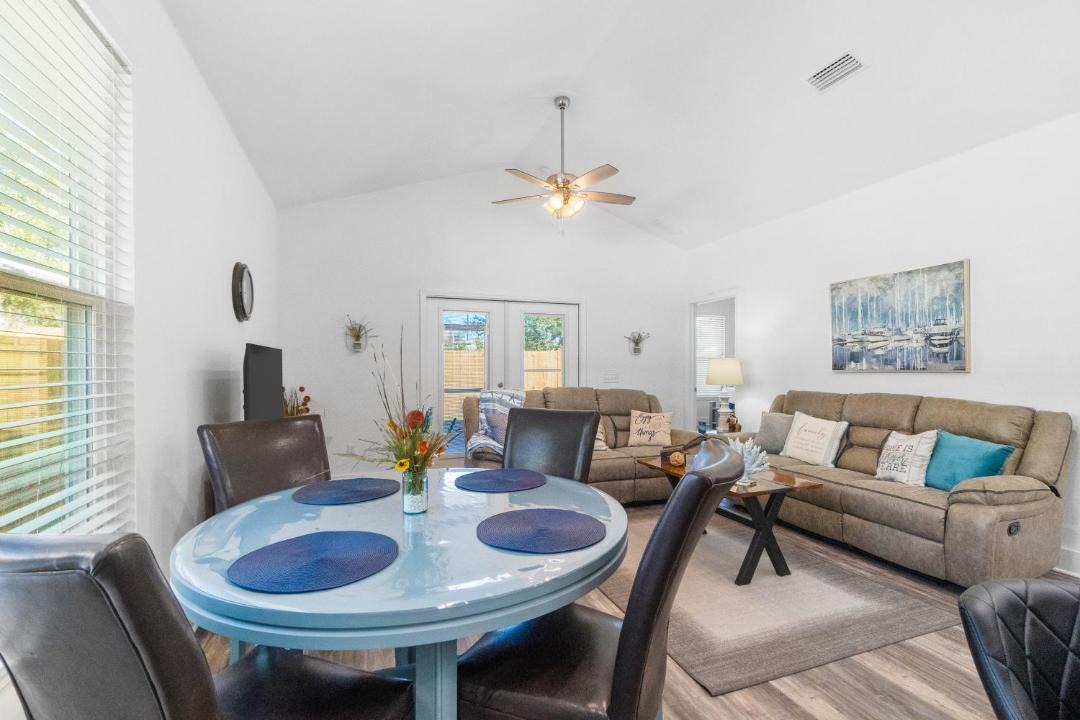 Photo of Livingroom in Ono Island