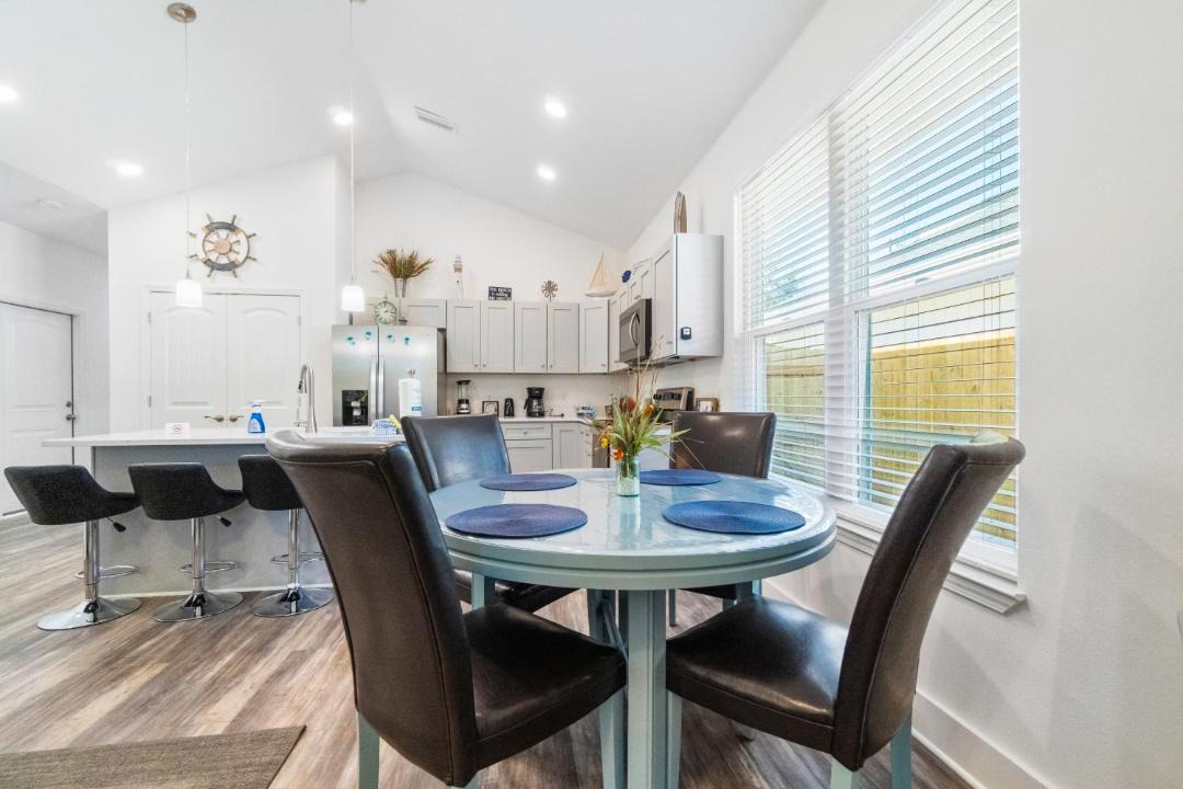 Photo of Livingroom in Ono Island