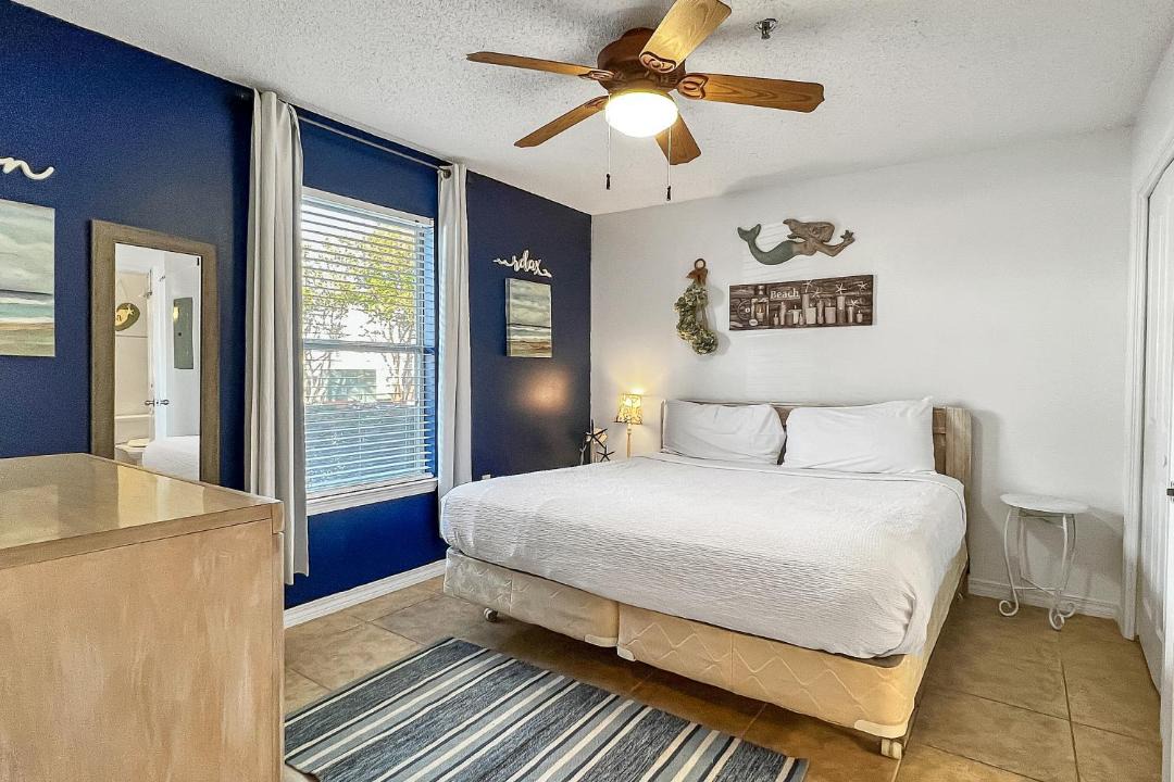 Photo of Bedroom in Crystal Beach