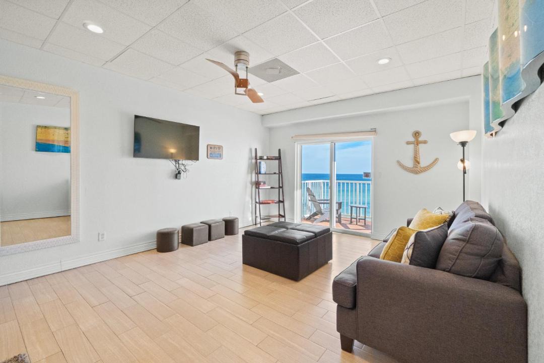 Photo of Livingroom in Pensacola Beach