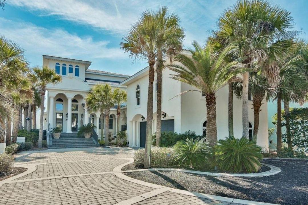 Photo of Buildings in Crystal Beach