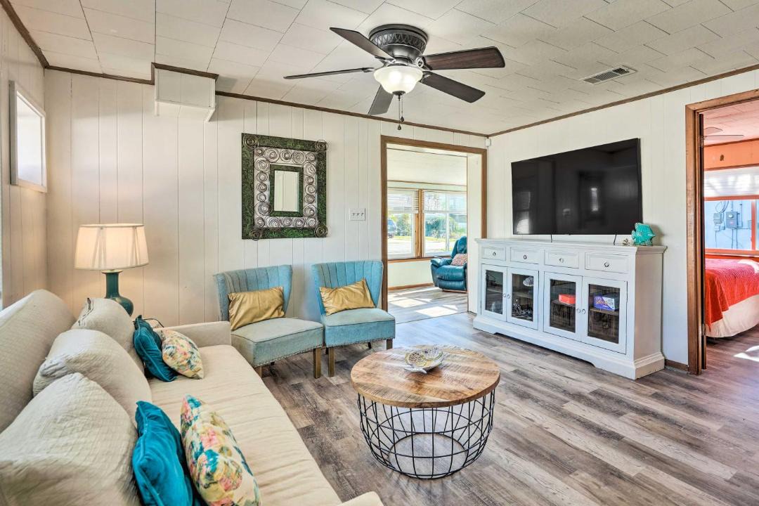 Photo of Livingroom in Bid-a-wee Beach