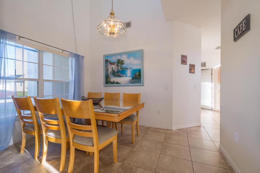 Photo of Livingroom in Crescent Lakes