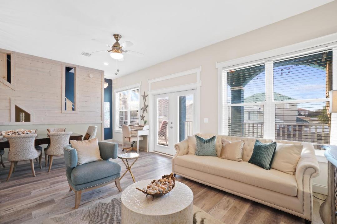 Photo of Livingroom in Riviera Beach