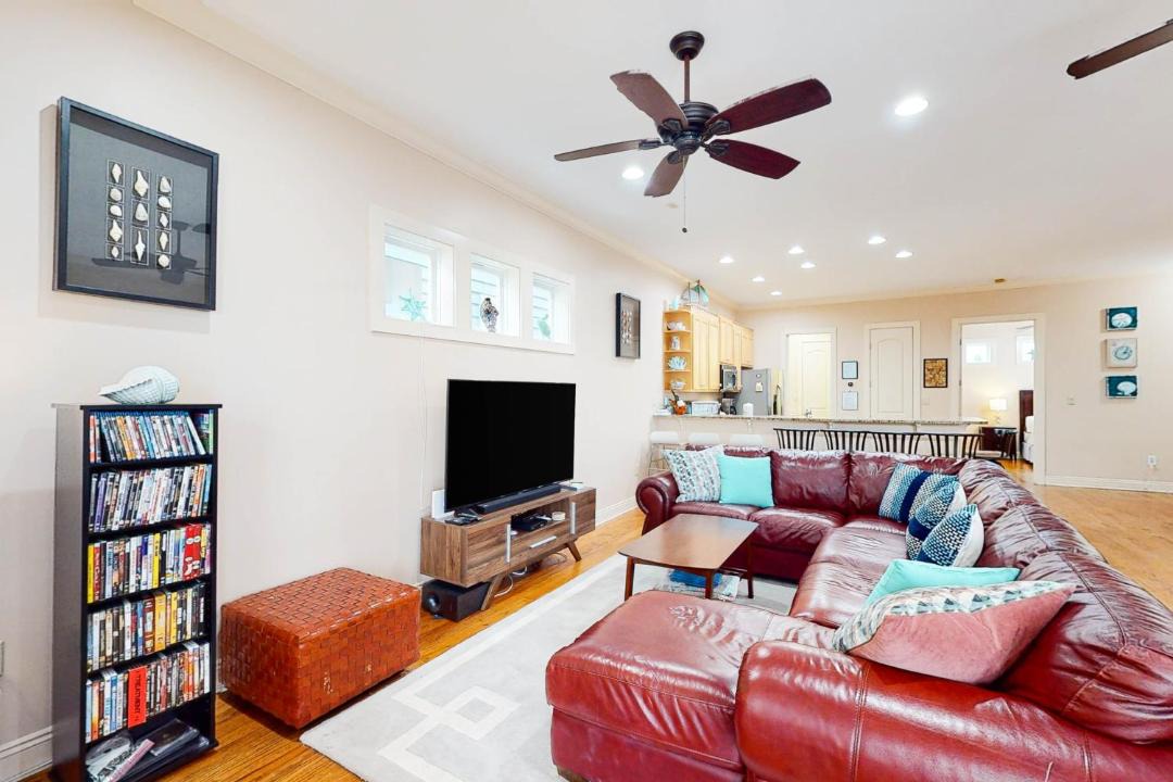 Photo of Livingroom in Crescent Beach
