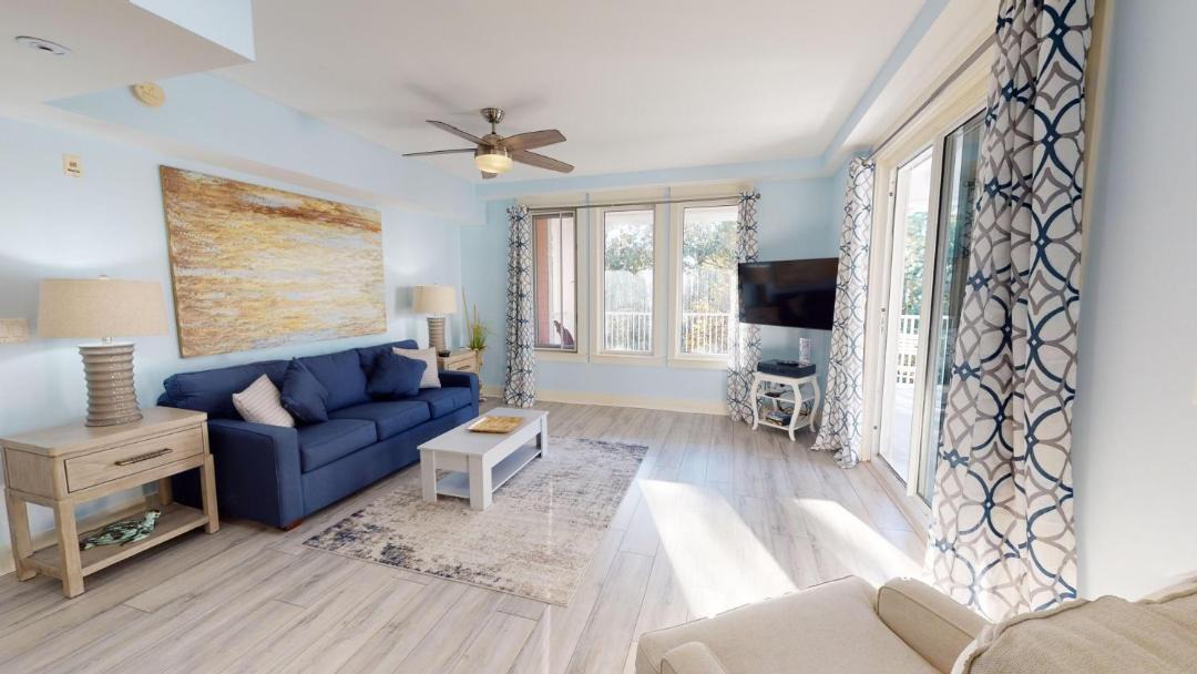 Photo of Livingroom in Baytowne Wharf