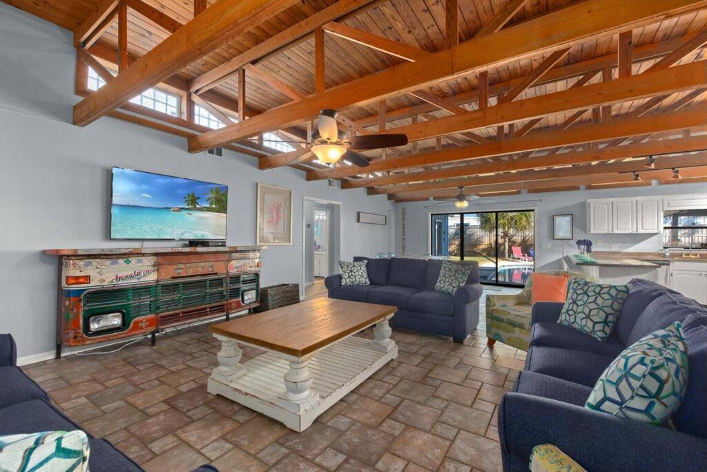 Photo of Livingroom in Thomas Drive