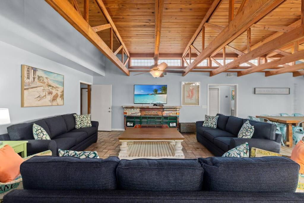Photo of Livingroom in Thomas Drive