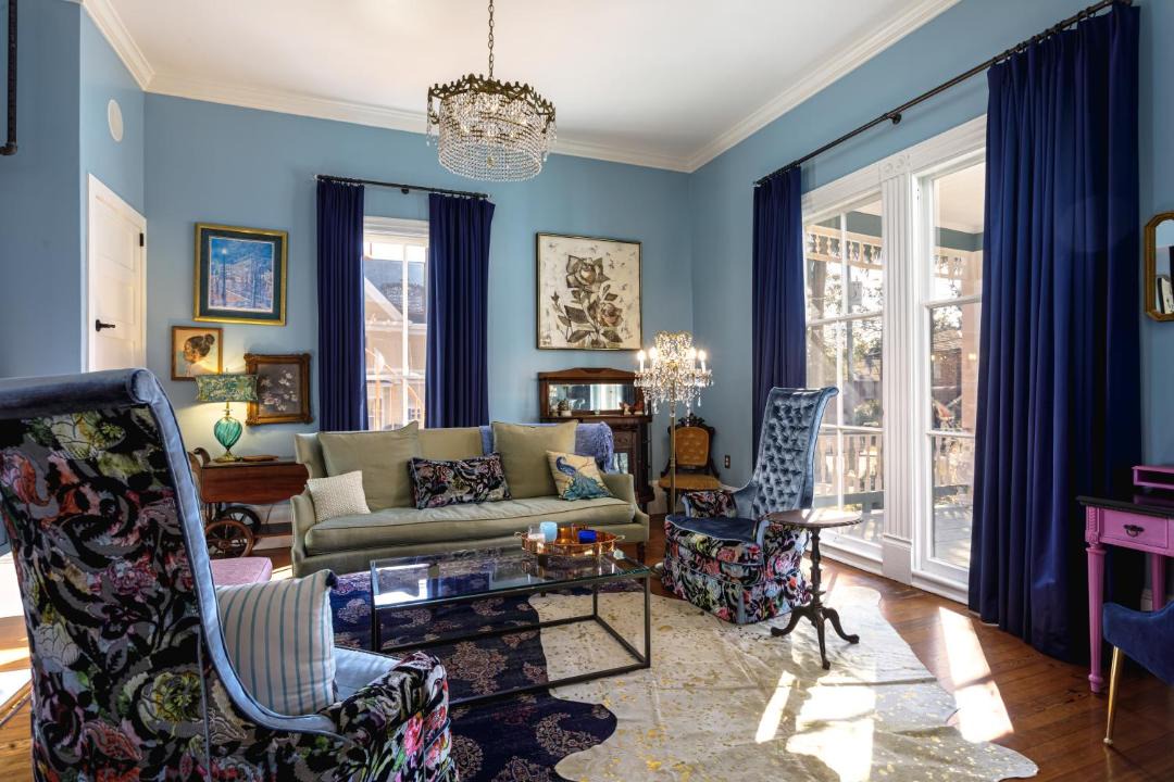 Photo of Livingroom in Downtown