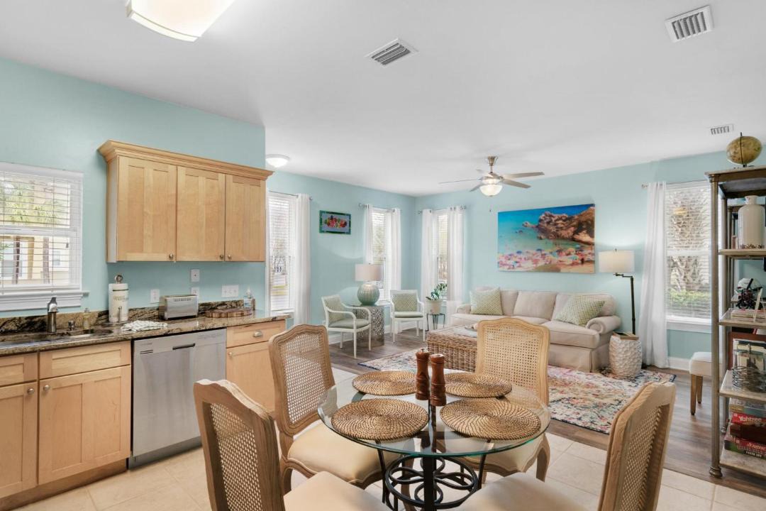 Photo of Livingroom in Dune Allen Beach