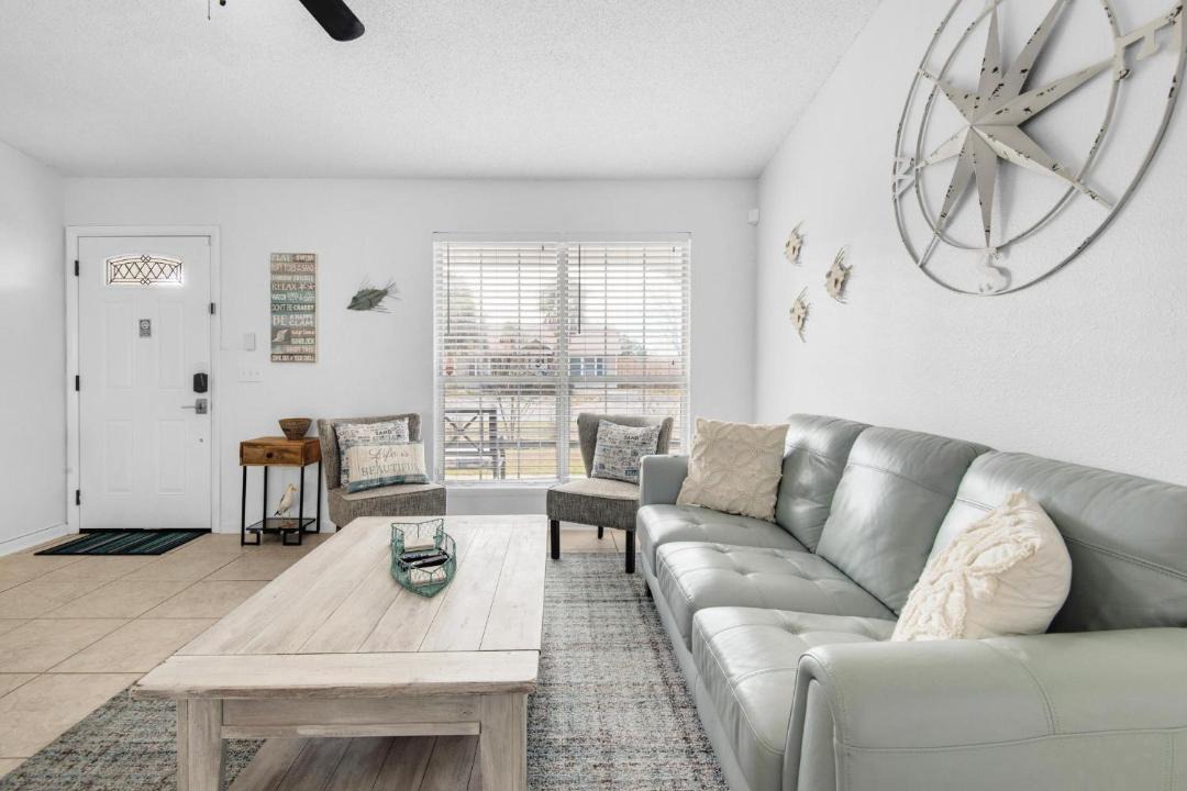 Photo of Livingroom in Lower Grand Lagoon