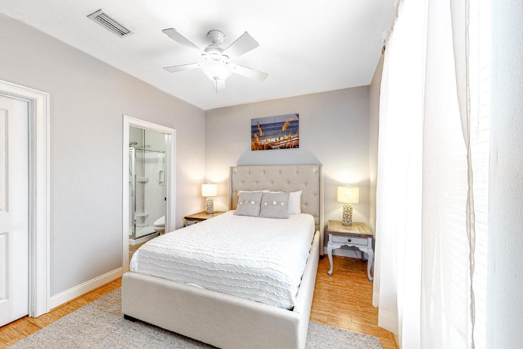 Photo of Bedroom in Dune Allen Beach