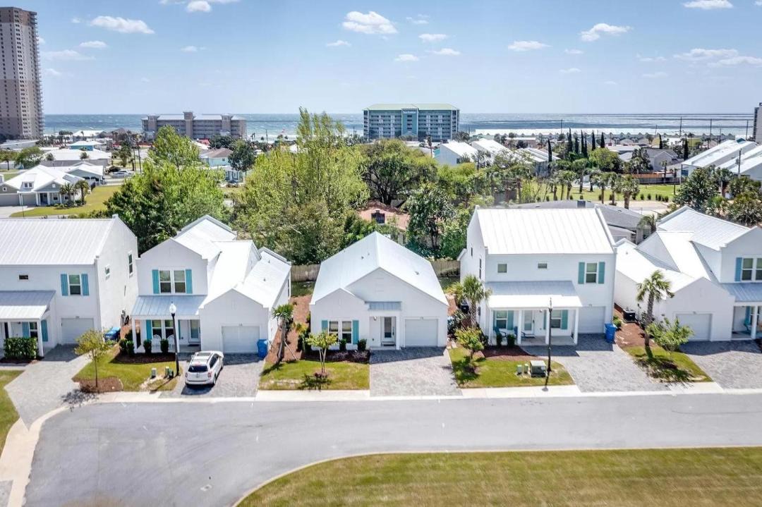 Photo of Buildings in El Centro Beach