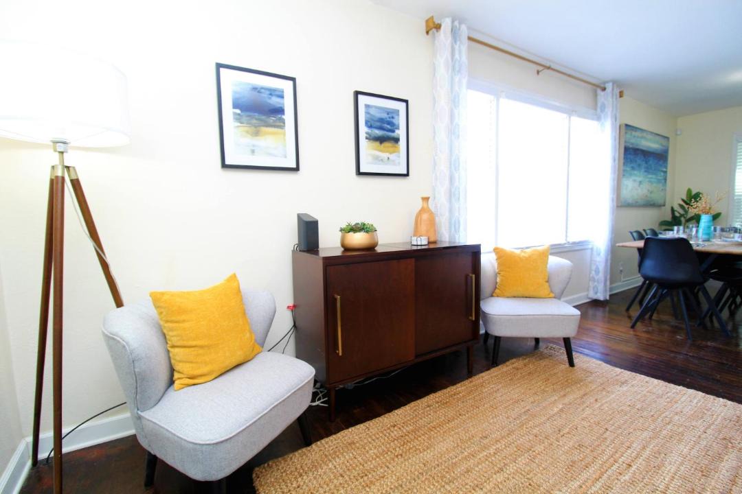 Photo of Livingroom in Navy Point