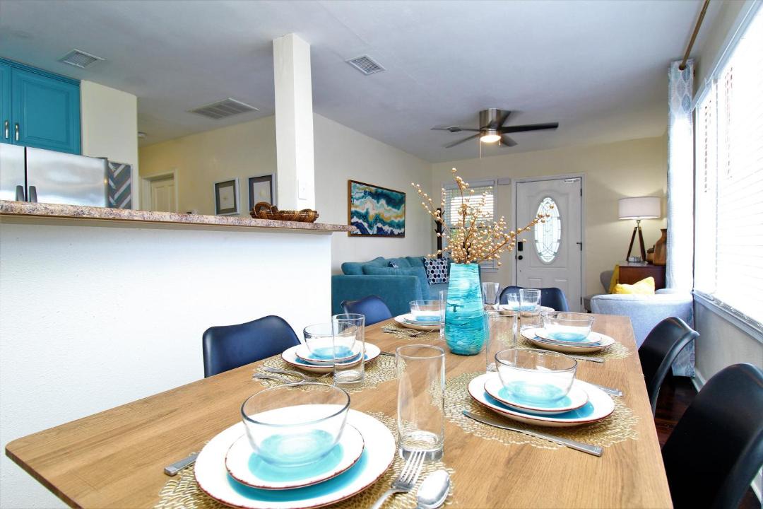 Photo of Livingroom in Navy Point