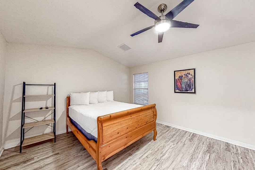Photo of Bedroom in Ono Island