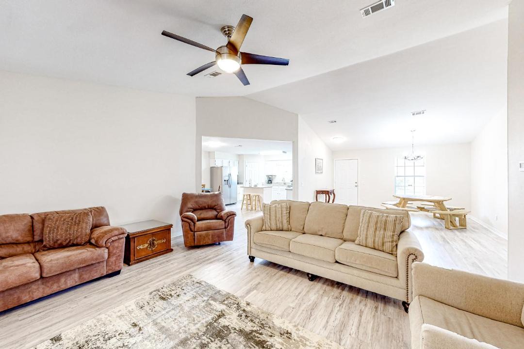 Photo of Livingroom in Ono Island