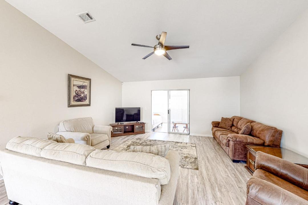 Photo of Livingroom in Ono Island