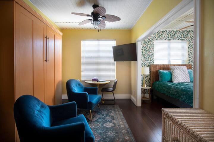 Photo of Livingroom in Downtown
