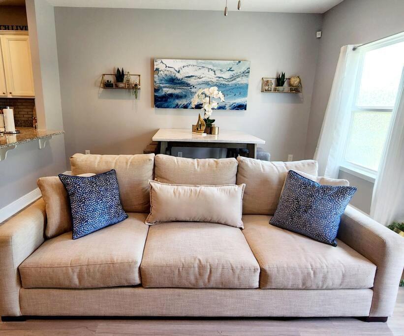 Photo of Livingroom in Thomas Drive