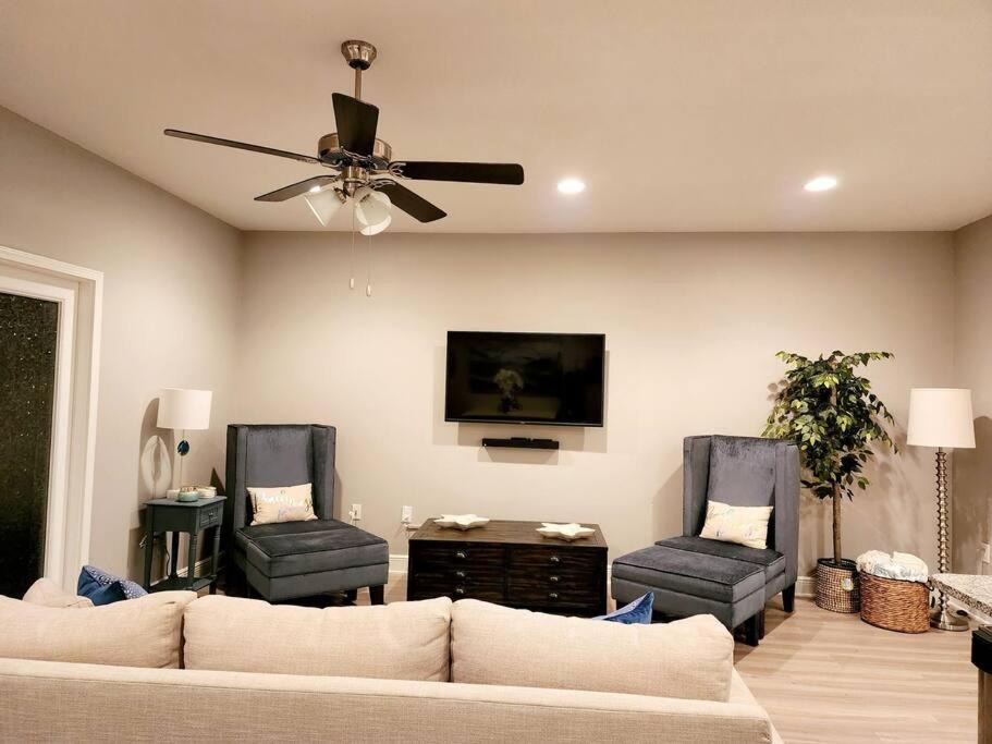 Photo of Livingroom in Thomas Drive